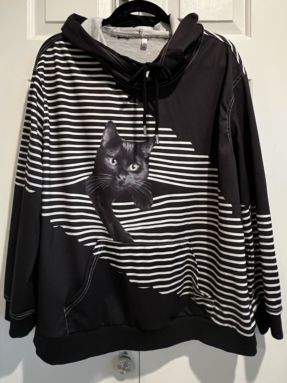Black Striped Cat Graphic Hoodie & Kangaroo Pocket